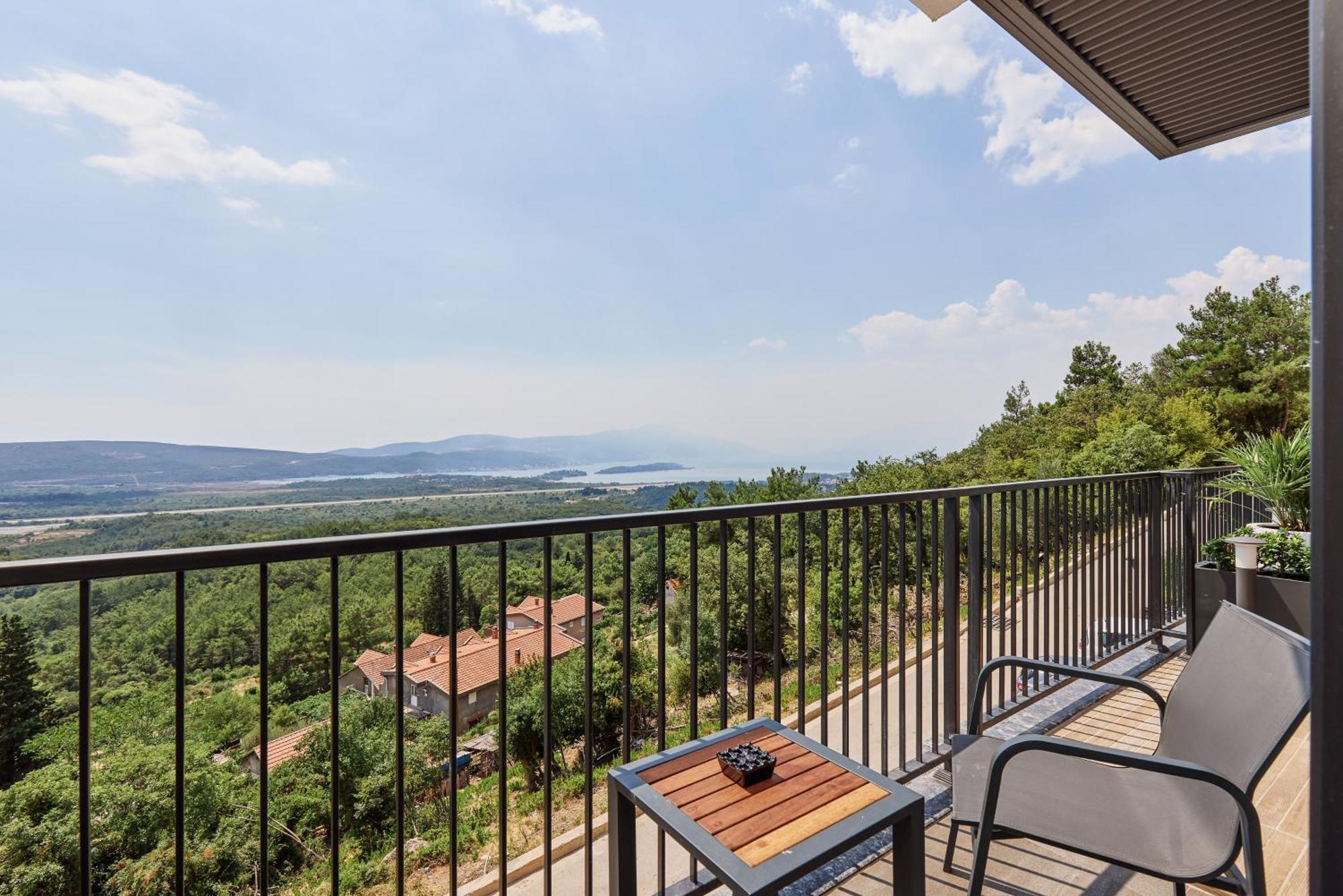 Bayview Hills Luxury Residences Тиват Экстерьер фото