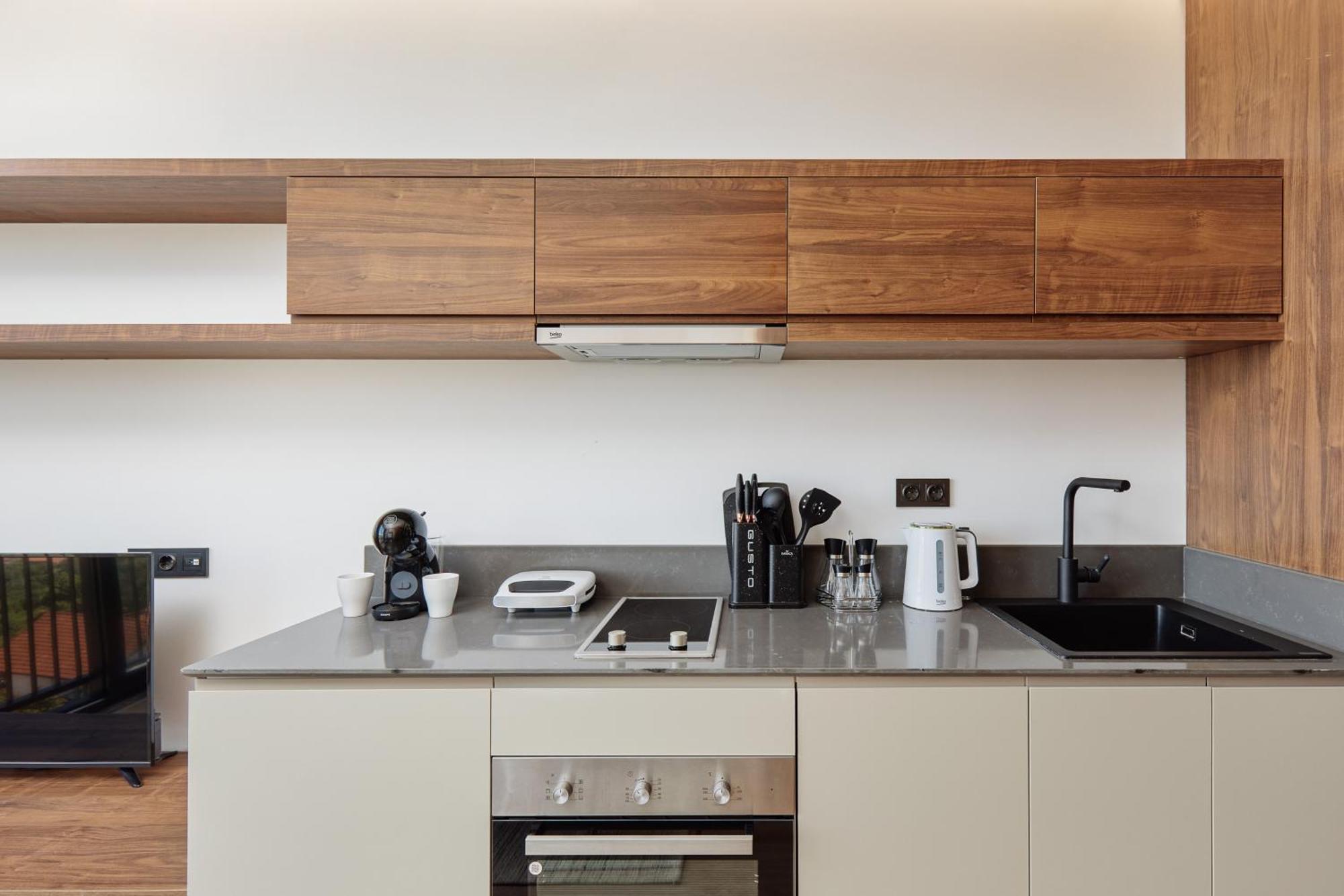 Bayview Hills Luxury Residences Тиват Экстерьер фото